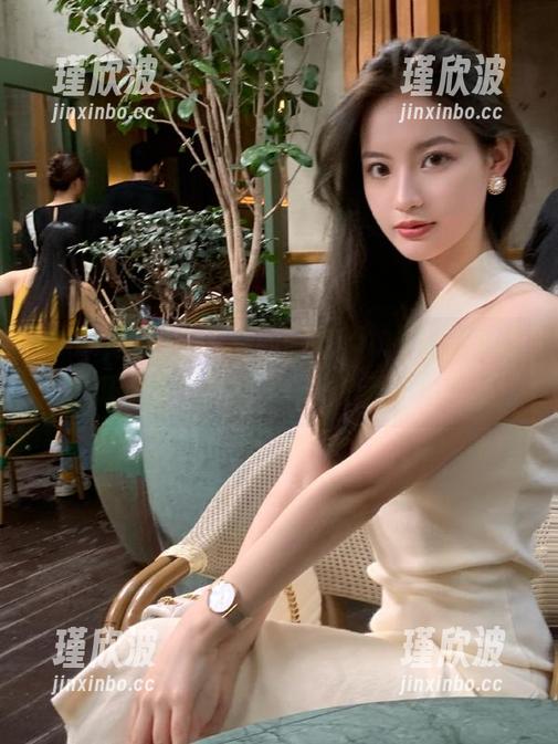 看视频的时候，17c吃瓜可以把瓜吃成“腰瓜”——体重无情增加
