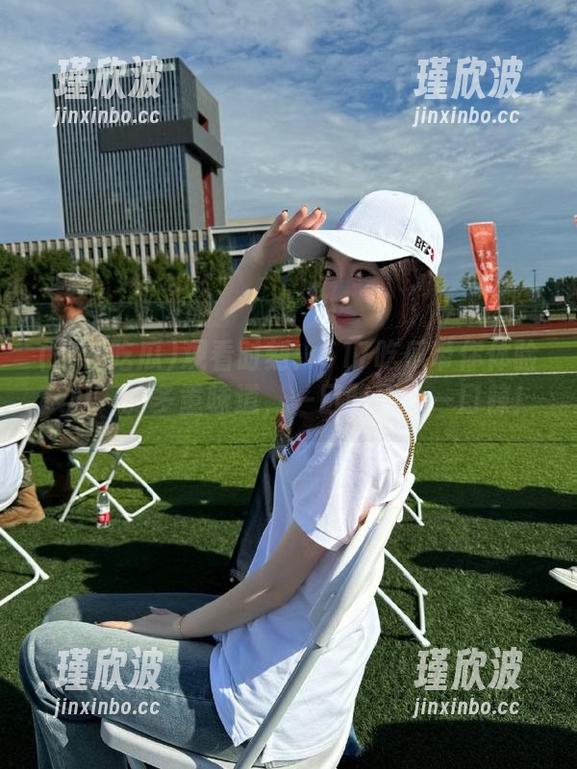 517吃瓜 观看时刻:517吃瓜带你体验“瓜”的多重味道,一口酸甜,一口辣!