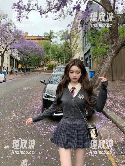 “51吃瓜”给我送来了爆料黑料资源，遥想昨天的低调...