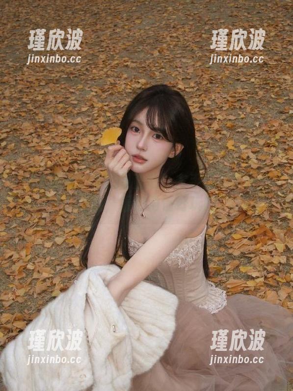 51爆料直达！左手瓜右手干炸小花边，看热闹怪好玩的。
