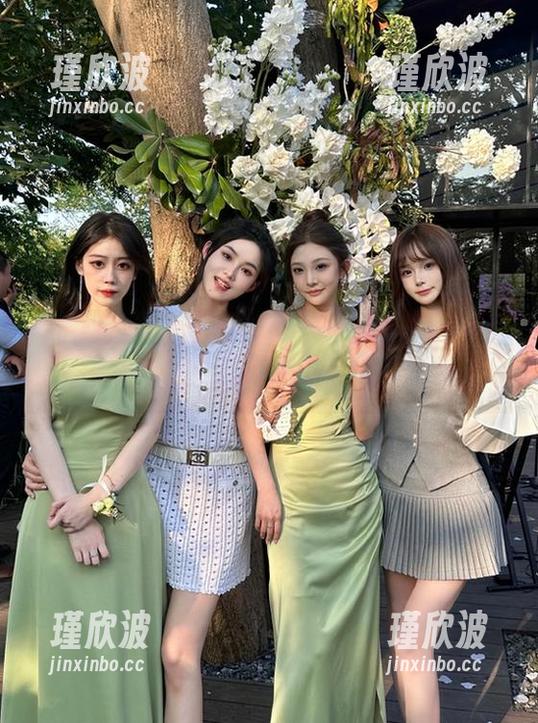 51网惊人分享，我怎么成了这场家庭聚会的合照主角啊？