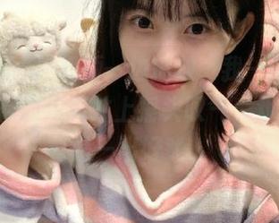 视频一边播放,我一边就在91吃瓜网的虚拟站上摇头叹气,戏精们真是一出好戏。