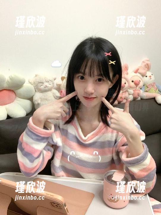 视频一边播放，我一边就在91吃瓜网的虚拟站上摇头叹气，戏精们真是一出好戏。
