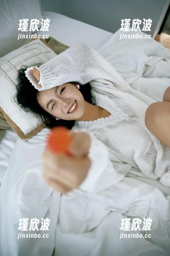 吃瓜的最高境界在998.su苹果版，不来试试吗？