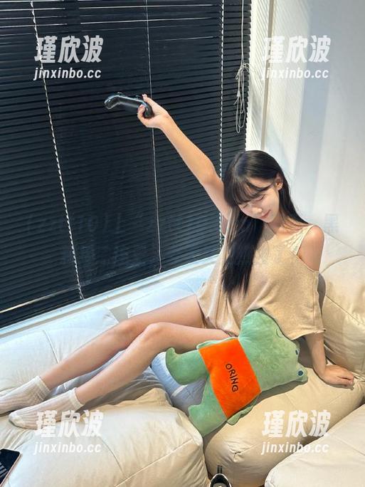 上“zztt10.ccm”网页，黑料接二连三，今天又见热搜了？