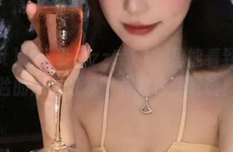 有人说“zztt11”里能看到惊长脸的瓜，赶紧下载我也想试试！