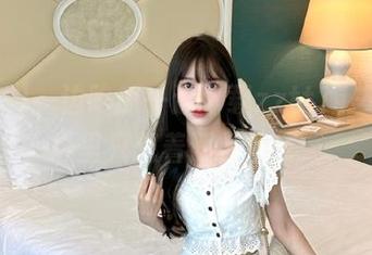 一边吃瓜一边下载zztt11安卓，心里只想着那杯奶茶…