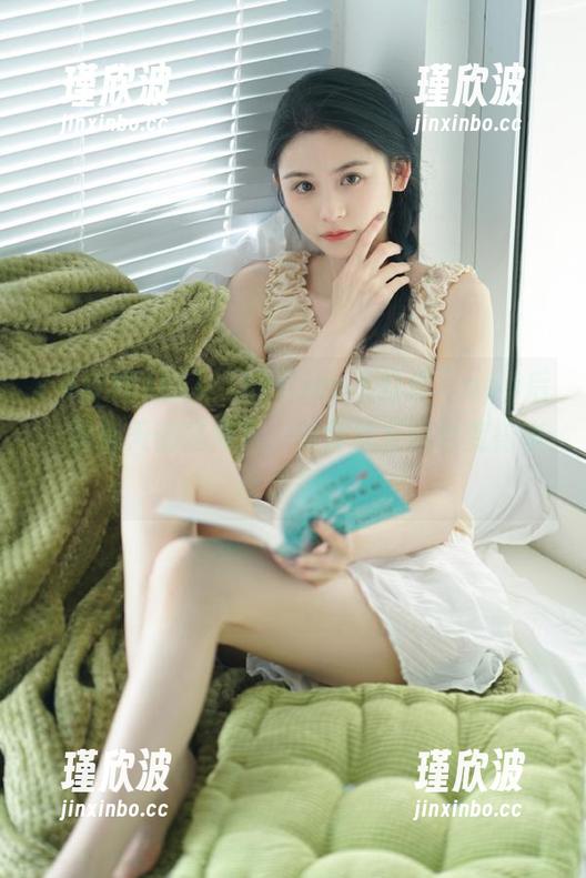 加入“heiliao不打烊”app后，我每天都在攒料，难怪社交圈也变得丰富多彩。