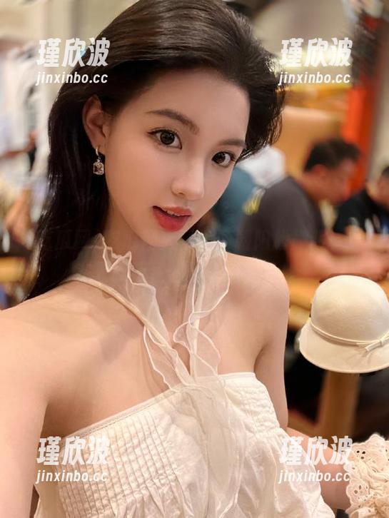 吃瓜网 吃瓜网入口如同朝阳般耀眼,让人忍不住想要一探究竟!