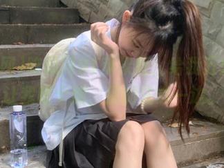 吃瓜网91苹果版：给我五分钟，让我吃个饱，别的先放一边。