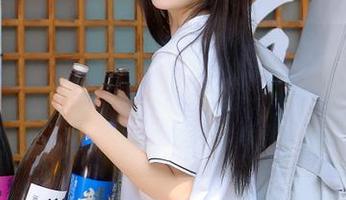 吃瓜论坛苹果版：你以为只是吃瓜，结果是被吸引进了另一种奇妙的世界。