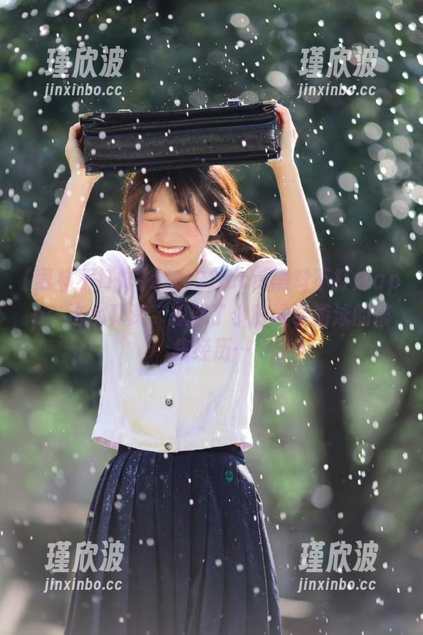 zztt32.ccm黑料不打烊app：这水真深，想到了小时候学游泳的惨痛经历…