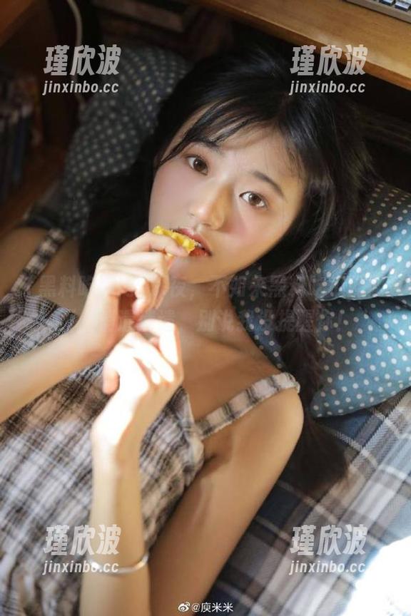 黑料吃瓜网 深夜,不如来黑料吃瓜网网页上消遣消遣,别说我没提醒你!