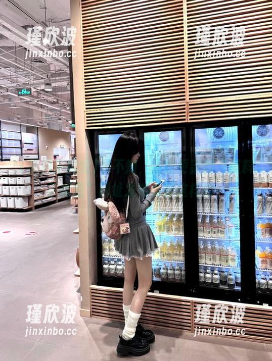 殊不知，最新更新的“黑料正能量”网址发布页是这样的…