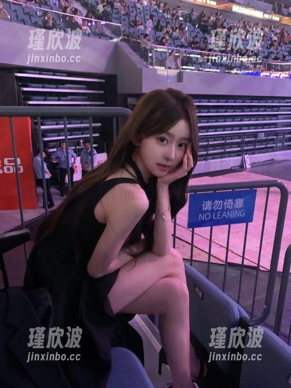登录黑料网，今日黑料竟让人怀疑人生，猜测真相的同时我也在默默咽了一口气...